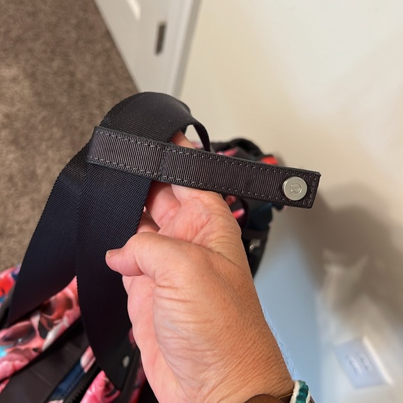 Lululemon Athletica Women’s Yoga On the Fly Duffel Travel Bag / Secret Garden - Picture 5 of 10